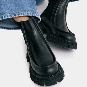 Marcella Murphy Lug Sole Boots Elegant Black Ankle Booties in size 8